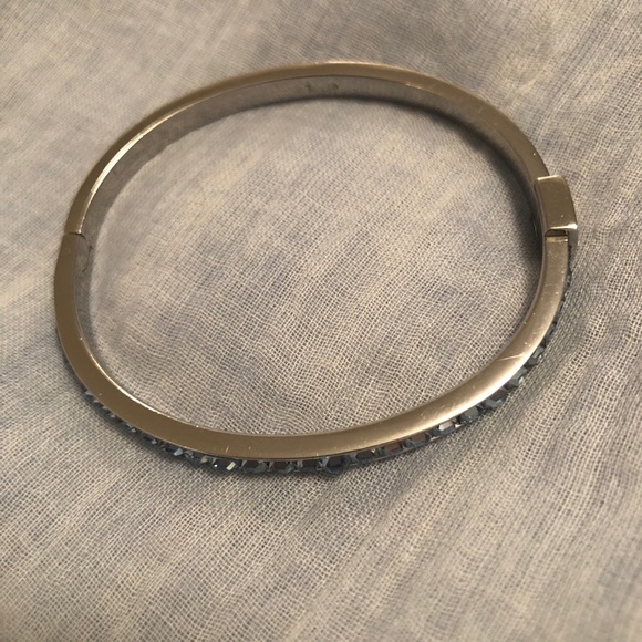 Beautiful bracelet with blue crystals. - Picture 5 of 8